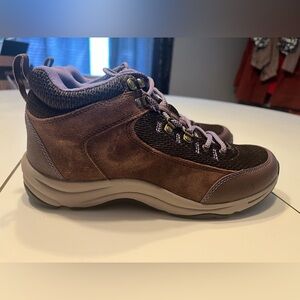 Vionic size 8.5 brown purple lace up hiking boots